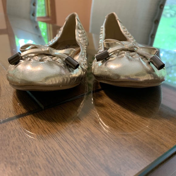 Silver Vegan Woven Details Ballet Flats Sz 7 - Picture 2 of 7
